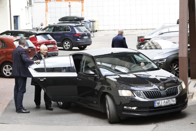 Kaczyński prosi o pieniądze