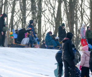 To najlepsza zimowa, darmowa atrakcja w Katowicach. Tłumy na torze saneczkowym