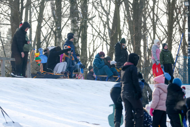 To najlepsza zimowa, darmowa atrakcja w Katowicach. Tłumy na torze saneczkowym