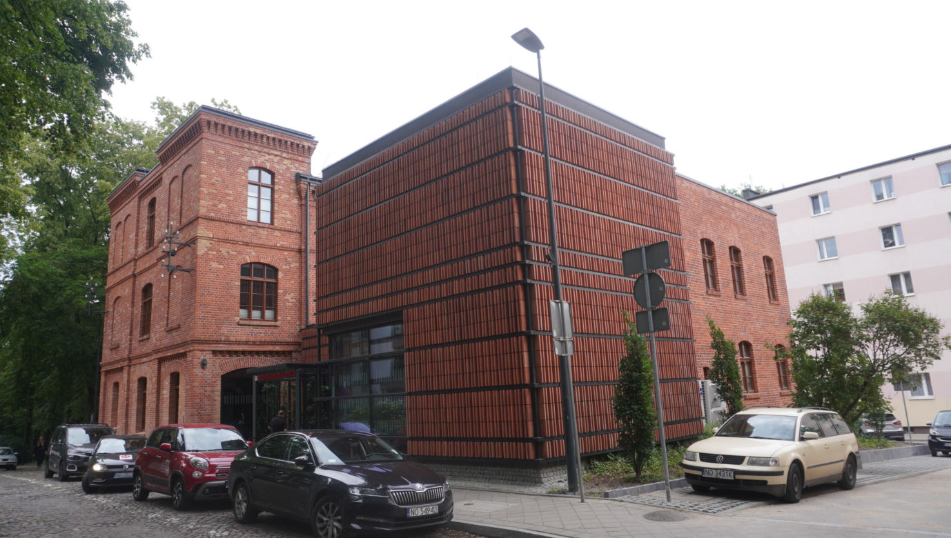 W Olsztynie znajduje się najpiękniejsza fasada zabytku w Europie. Kiedyś były tam koszary [ZDJĘCIA]
