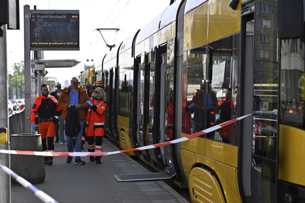 „Otworzyłam oczy, wszyscy leżeli na ziemi”. Szokująca relacja pasażerki. Zderzenie tramwajów w centrum stolicy