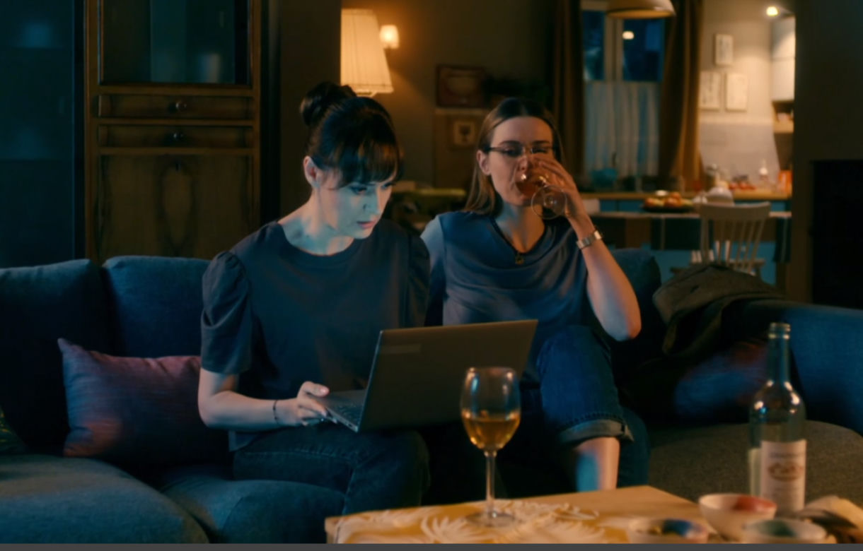 BrzydUla 2, odcinek 150, Ula (Julia Kamińska), Ania (Monika Fronczek)
