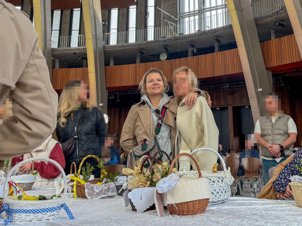 Marta Manowska ze święconka