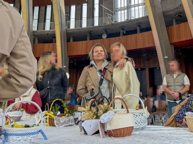 Marta Manowska ze święconka