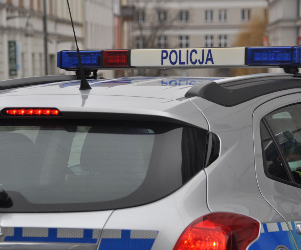 Kutno. Policjant ukarany za wyprzedzanie na podwójnej ciągłej