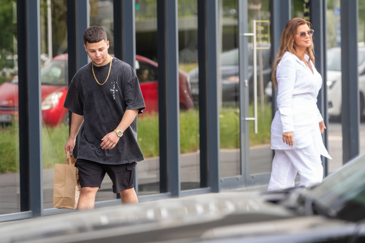 Edyta Górniak dokarmia syna