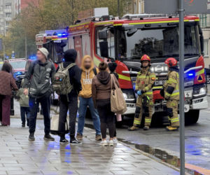 Atak z nożem przed szkołą policealną w Warszawie na ul.Mińskiej