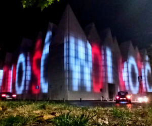 Rocznica Sierpnia '80 w Szczecinie. Filharmonia z wyjątkową iluminacją 