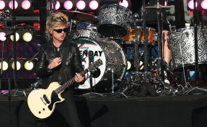 Halftime show na Super Bowl 2026: Bad Bunny, Lady Gaga, Pedro Pascal, Cardi B, John Bon Jovi i smaczki polityczne