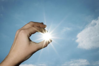 Najnowsze normy witaminy D w Polsce. Ile przyjmować, by uniknąć niedoboru?