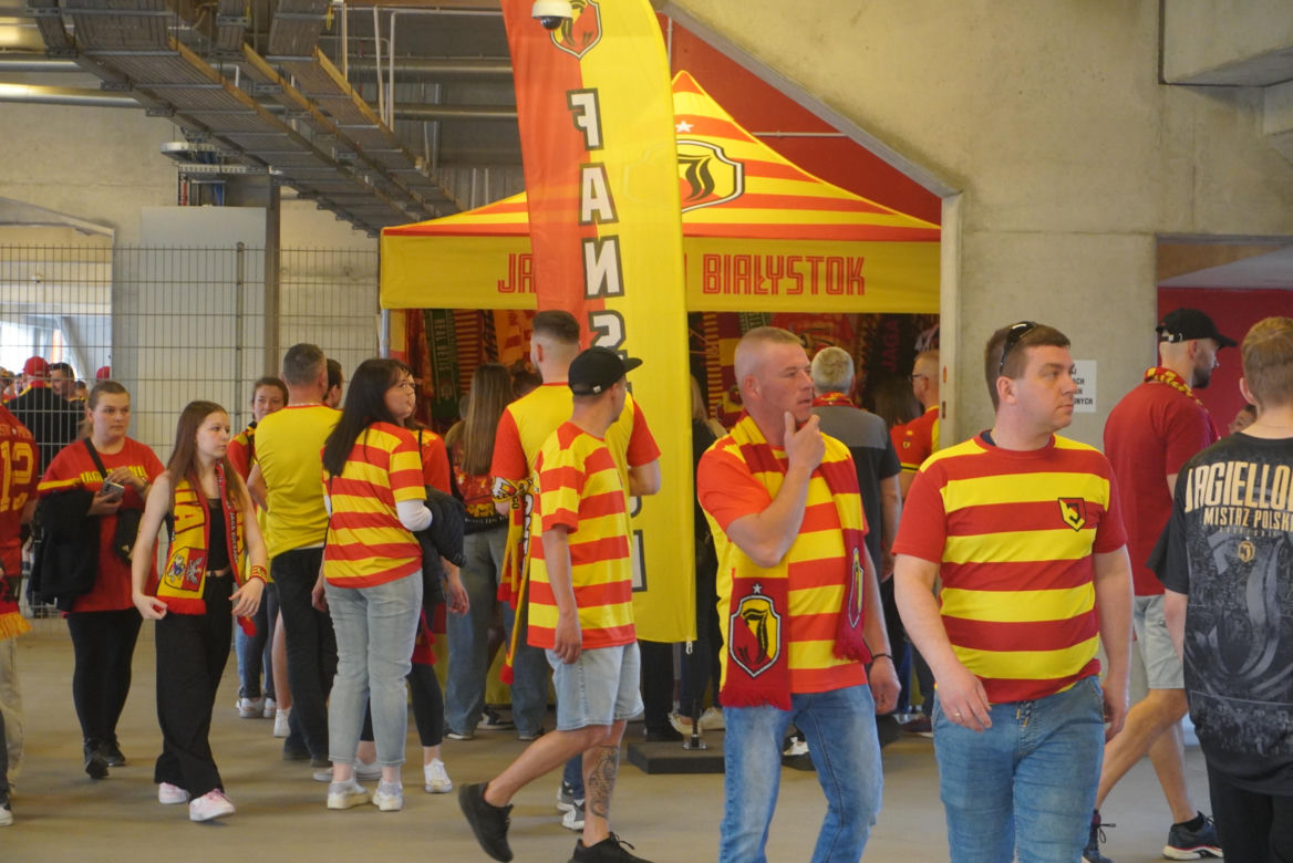 Kibice Jagiellonii Białystok przed meczem z Realem Betis 17.04.2025