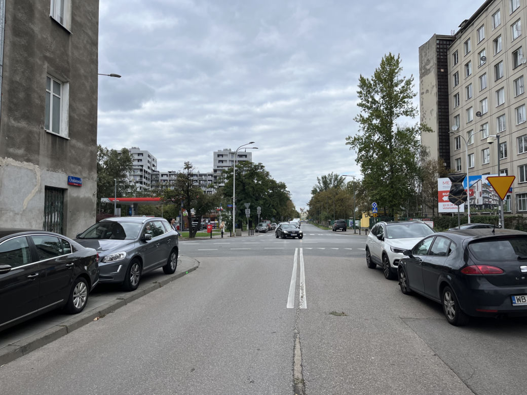 Na skrzyżowaniu Mińskiej i Chodakowskiej powstaje rondo