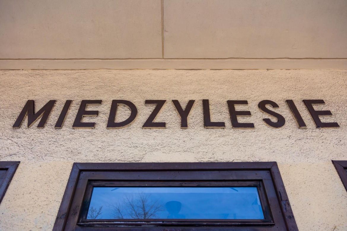 Warszawskie stacje kolejowe - zdjęcia. Zobacz najpiękniejsze z nich! Ochota, Powiśle, Międzylesie i inne - oto perły wśród dworców i peronów