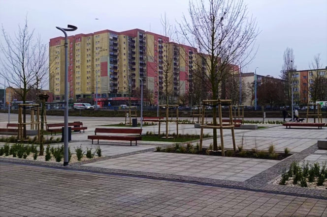 Plac przed Netto Areną po przebudowie