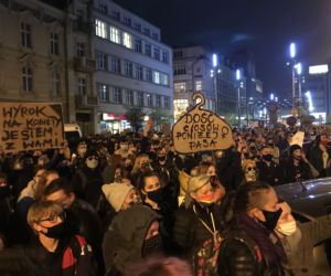 Protest kobiet w Katowicach. Tłumy strajkują przeciwko zakazowi aborcji