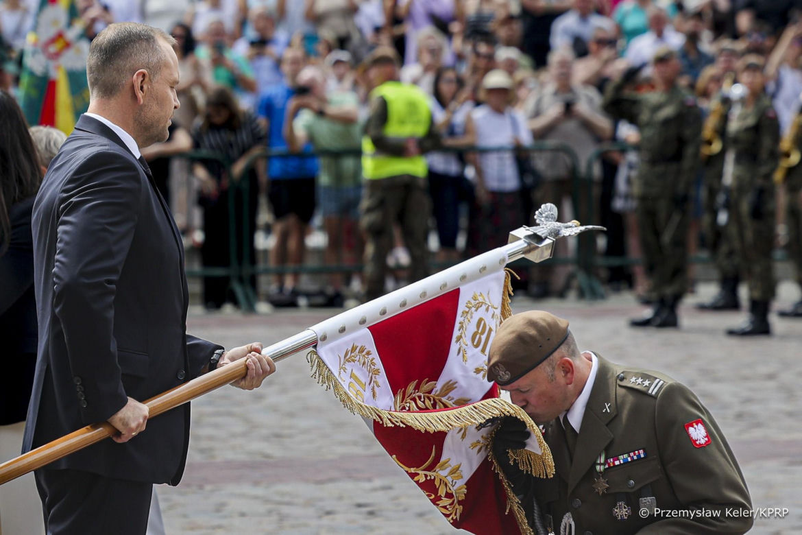 Prezydent Nawrocki o żołnierzach 18. brygady Obrony Terytorialnej: "zawsze blisko i zawsze gotowi służyć drugiemu człowiekowi"