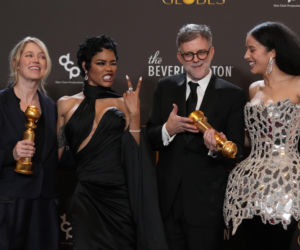 Pamela znów jest blondynką! Zobacz kreacje ze Złotych Globów