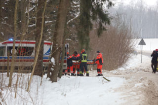 Poważny wypadek na Warmii i Mazurach. Lód paraliżuje region