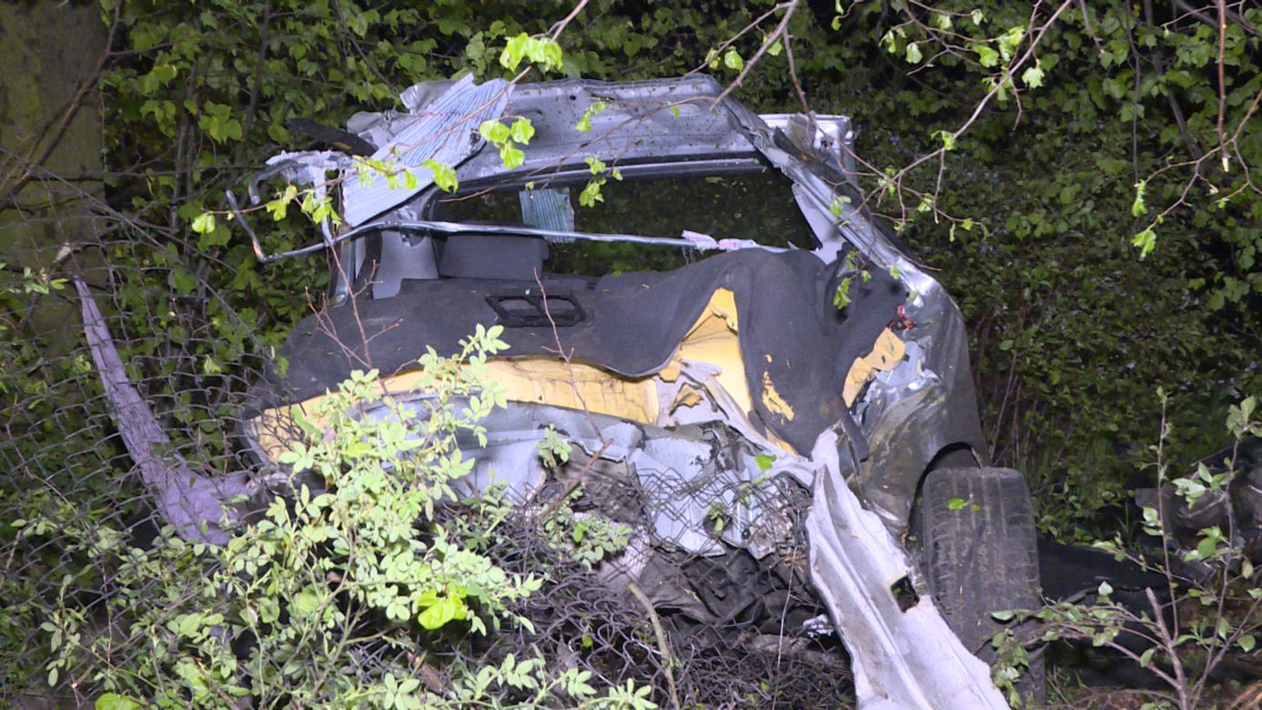 Śmiertelny wypadek pod Gostyniem. Opel i peugeot 18-latków roztrzaskały się o drzewo [ZDJĘCIA]