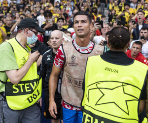 Cristano Ronaldo ZNOKAUTOWAŁ stewarta