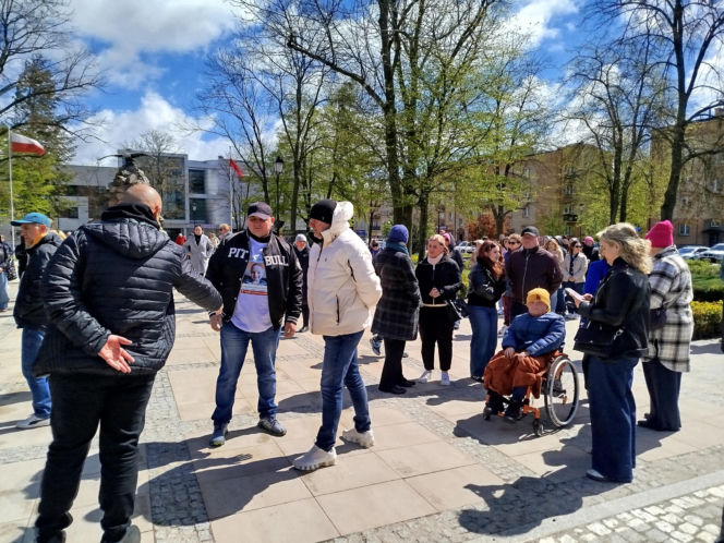 Siedlczanie uczcili minutą ciszy pamięć o zmarłym pośle Łukaszu Litewce