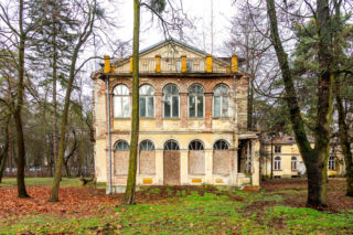 Opuszczona willa w Konstancinie