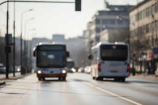 Zderzenie autobusów w Warszawie. Co dokładnie wydarzyło się na ulicy Łukowskiej?
