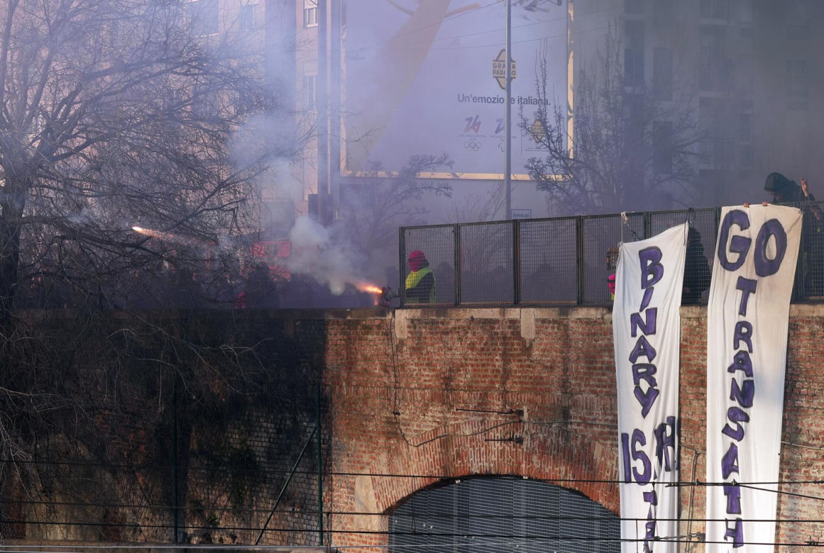 Protesty przeciwko IO w Mediolanie. Starcia z policją