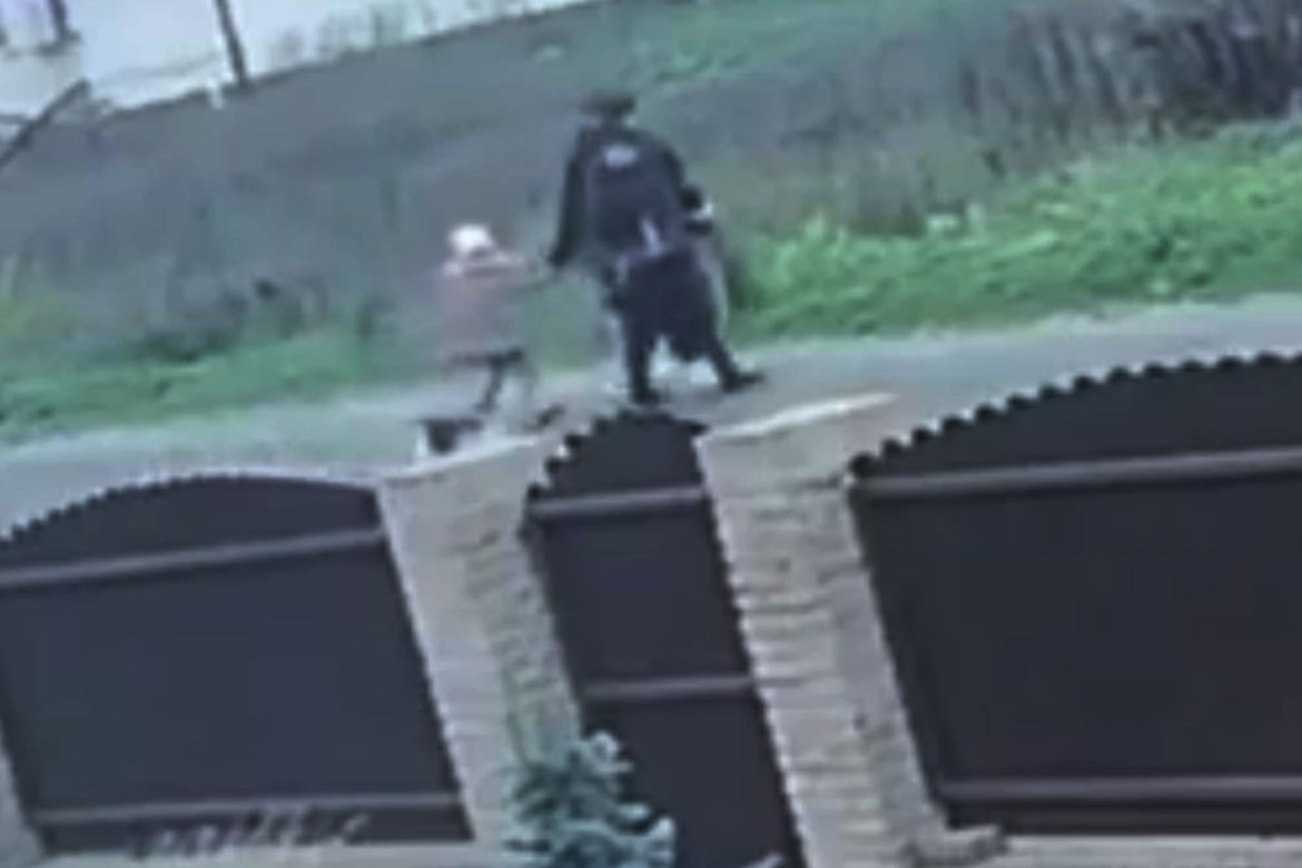 Porzucili psiaka na oczach córeczki. Szokujące sceny w Inowrocławiu