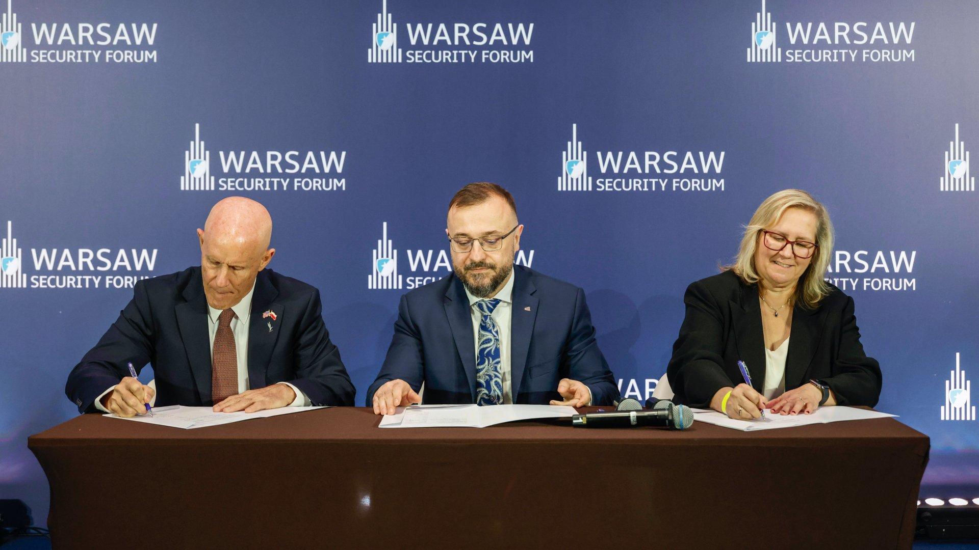 Silniki dla bezzałogowca X-BAT z serwisem w Polsce. GE Aerospace, Shield AI i WZL-2 podpisały porozumienie
