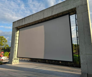 To jedyne takie kino plenerowe w Świętokrzyskiem. W Porcie Lubianka na leżakach i na kajakach