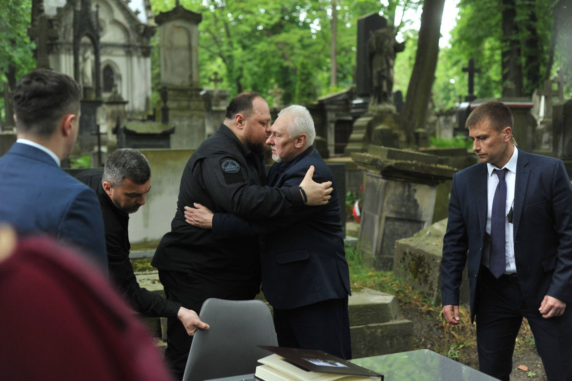 Ukraińcy w hołdzie Danielowi Sztyberowi - poległemu żołnierzowi ochotnikowi z Warszawy