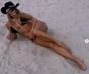 Kotońska podsumowuje wakacje w minibikini. Co za ciało!