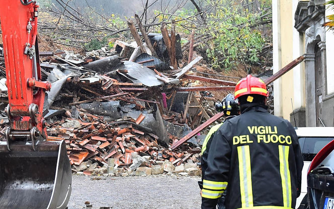 Lawina zmiażdżyła dom. 32-latek zginął, ratując kobietę