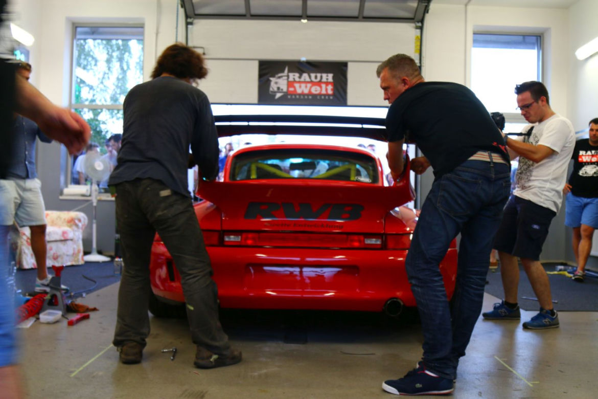 Akira Nakai San buduje Porsche 911 RWB