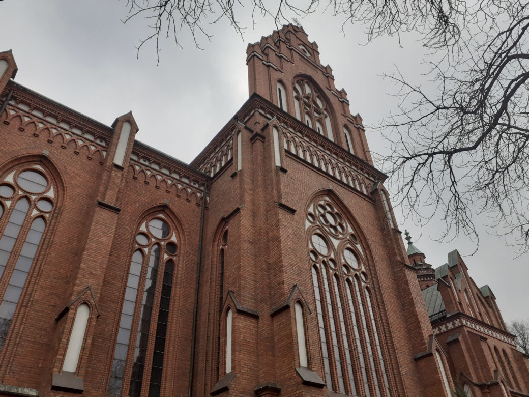 Jak wygląda Katedra pw. Niepokalanego Poczęcia NMP w Siedlcach z zewnątrz i w środku - marzec 2021