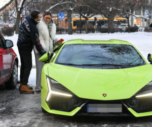 Klaudia Halejcio, mąż jej otworzył auto za całusa
