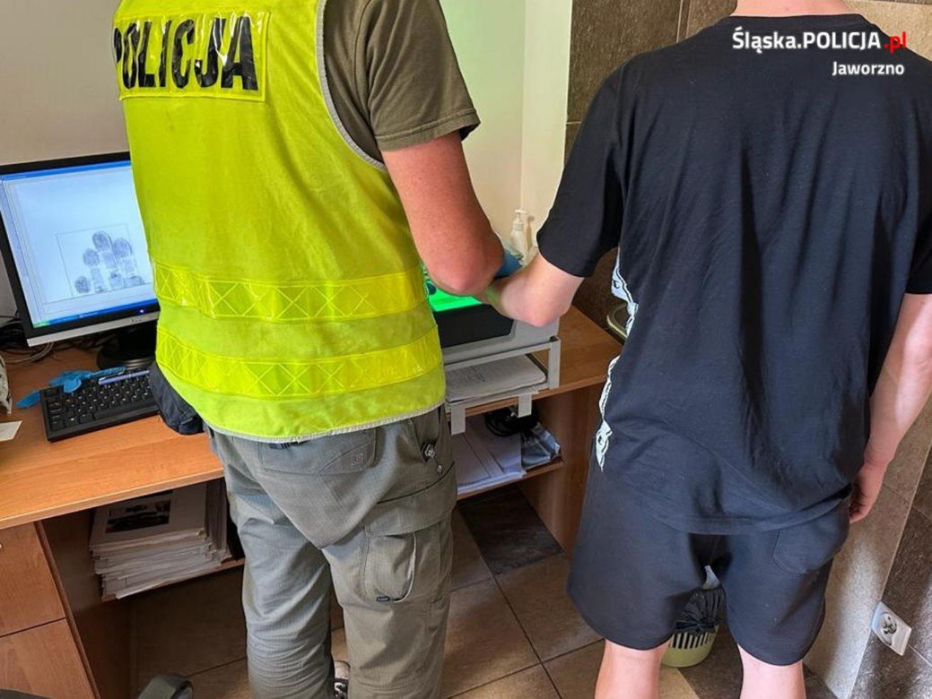 Kibol kopnął w głowę 9-latka i ukradł mu czapkę. Chłopiec runął na ziemię!