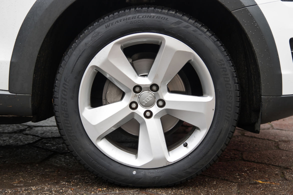 Opona całoroczna Bridgestone Weather Control A005