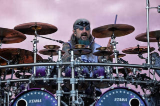 Mike Portnoy (Dream Theater) scharakteryzował swój styl gry na perkusji. Jestem bardziej zakorzeniony w metalu 
