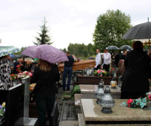 Niebo zapłakało nad Reginą Ż. Wzruszający pogrzeb ofiary tragedii na Węgrzech