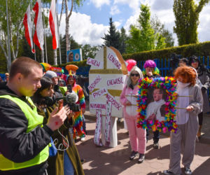 Happening pt. Na drugi koniec tęczy z Ojcem Tadeuszem. Chryja 2
