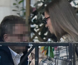 Arkadiusz Milik relaksuje się po rajdzie po Warszawie. Piękna towarzyszka z nim