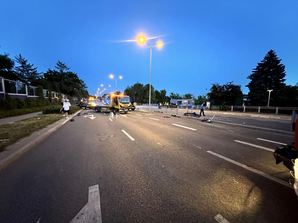 Pijany kierowca tira staranował autobus miejski. 12 osób rannych, a trzy walczą o życie