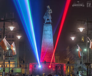 Pokaz laserów na placu Wolności