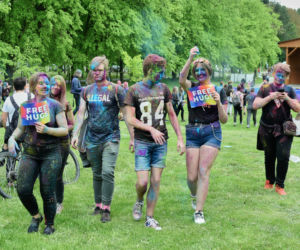 Lublin „wybuchł” kolorami. Holi Festival nad Zalewem Zemborzyckim
