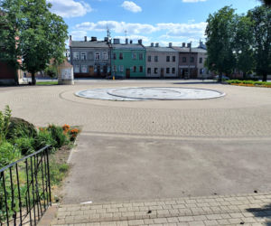 To miasto w woj. łódzkim kiedyś prawie się wyludniło. Dziś jest jednym z najciekawszych w regionie