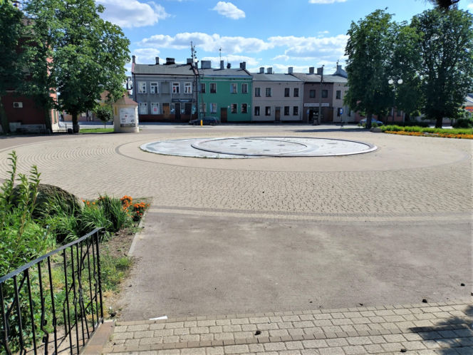 To miasto w woj. łódzkim kiedyś prawie się wyludniło. Dziś jest jednym z najciekawszych w regionie