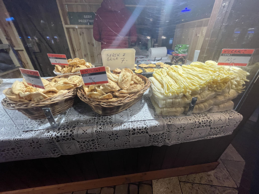 Pokémony, różowe gofry i zaskakujące różnice w cenach. Porównaliśmy łódzkie jarmarki
