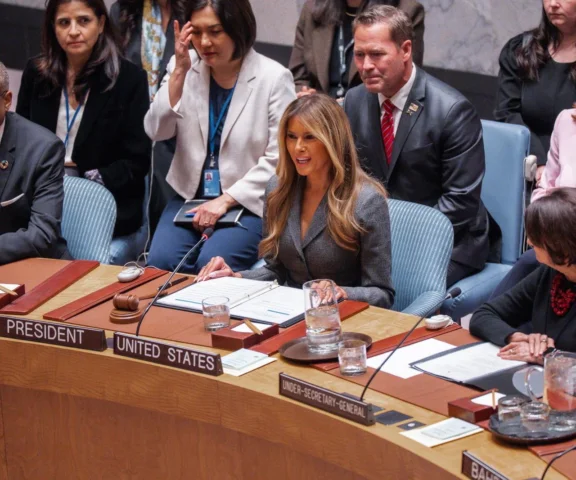 Melania Trump zadebiutowała w nowej roli. Dała jasny sygnał swoim strojem